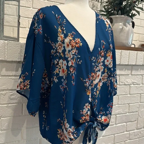 Floral Top Medium - Picture 10 of 16